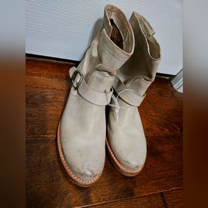 NEW Womens Sz 8 Frye boots